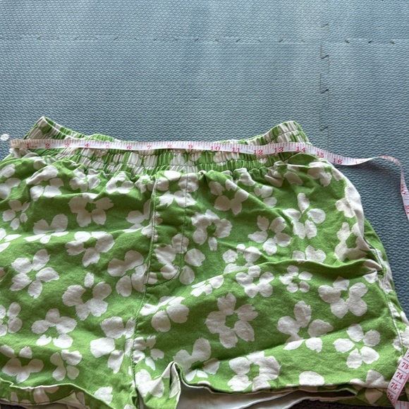 Topshop Hibiscus Floral Print Shorts In Green - Picture 4 of 5